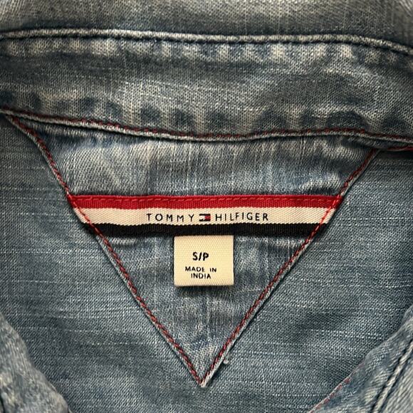 Tommy Hilfiger Women's Long Sleeve Blue Denim Casual Button Down Shirt Size SP - Picture 2 of 10